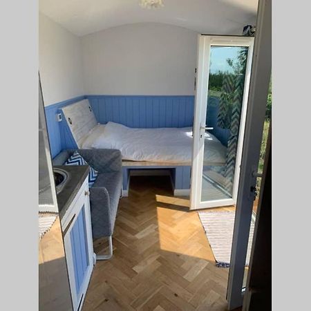 Apple Tree Hut Tenby Exterior foto
