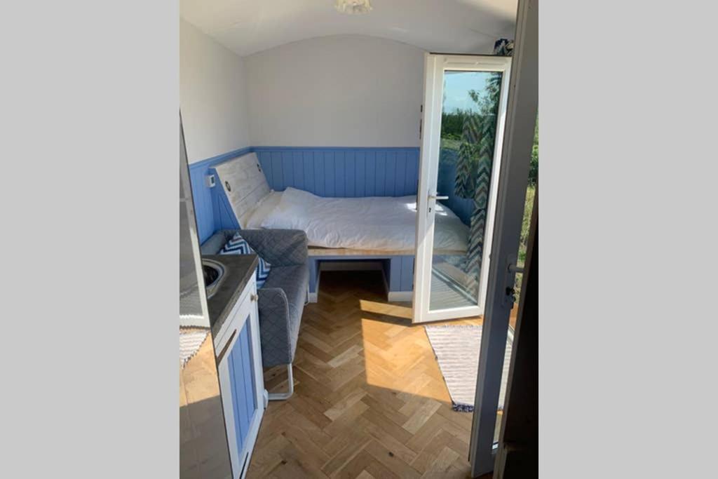 Apple Tree Hut Tenby Exterior foto