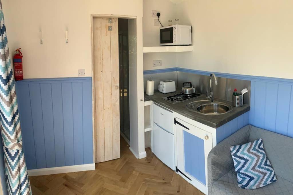 Apple Tree Hut Tenby Exterior foto